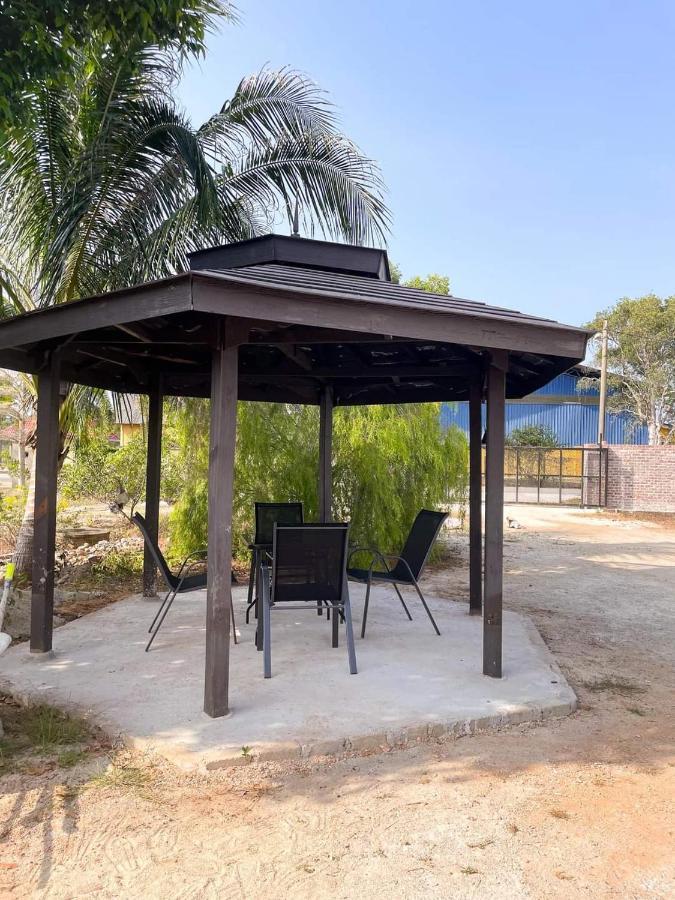 Casa Tiga Homestay Besut Kampung Kuala Besut Exterior photo